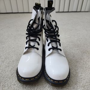 White Dr. Martens sz 9